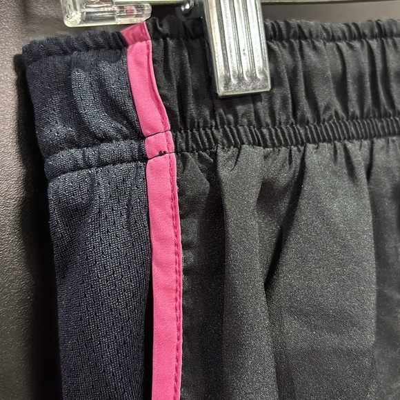 Nike Dri-Fit Running,panty lined,elastic drawstring waist,mesh side panel - Picture 3 of 8